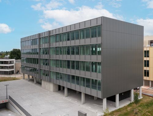                                         Espace de bureaux à louer à Sint-Denijs-Westrem, € 6.250
