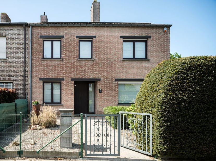 Bezoekdag op zaterdag 14 juni 2026<br />
Bezoek op afspraak | verkoop@vanvas.be - tel. 0479/795 796<br />
<br />
Deze uitstekend onderhouden gezinswon