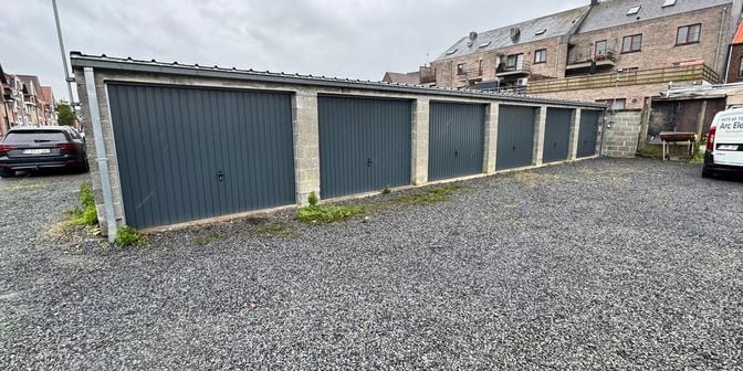 Garage à louer à Brusselsesteenweg 10+, 9400 Ninove