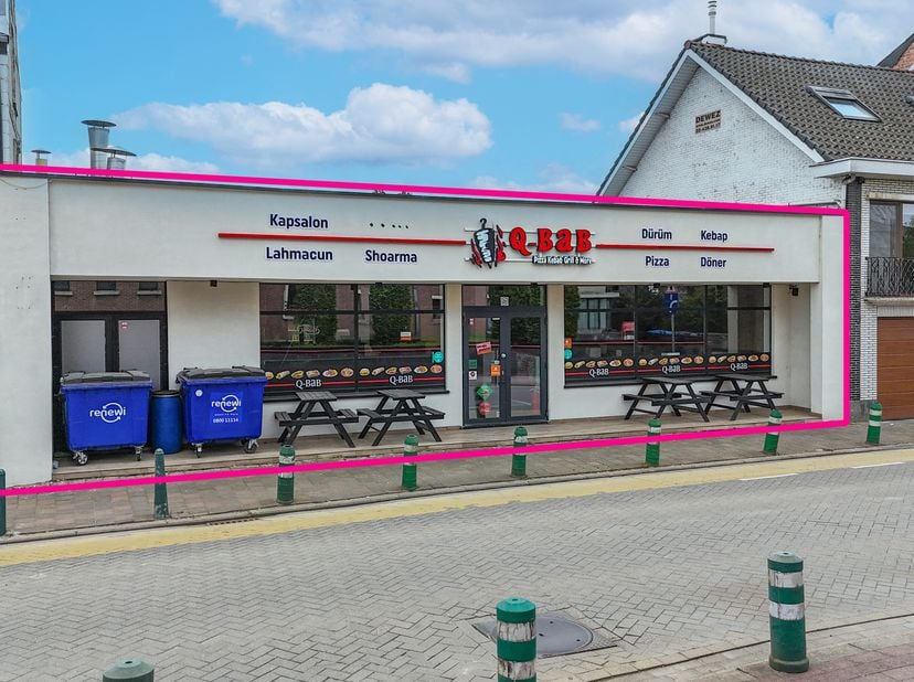 Handelspand met uitbreidingsmogelijkheden in Diest!<br />
In de Valleilaan 133 te Diest bieden wij dit recent volledig vernieuwde handelspand in 2025