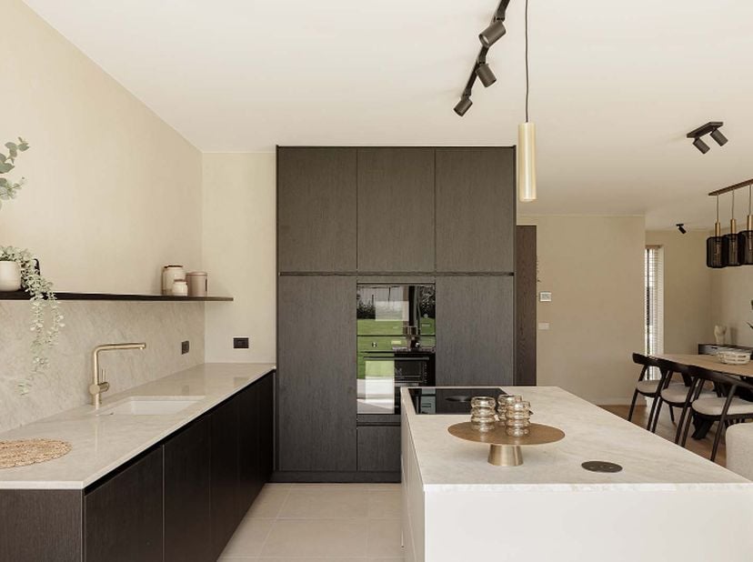 Deze moderne kijkwoning met open leefruimte en 4 slaapkamers in het nieuwbouwproject in Meulebeke combineert duurzaamheid, kwaliteit en doordachte arc