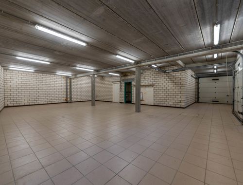                                         Garage à louer à Niel, € 1.000
