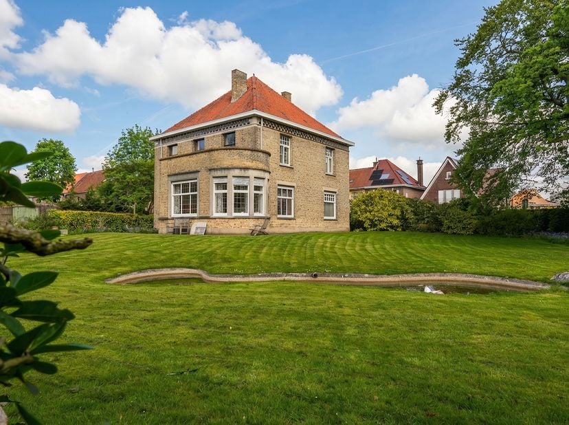 Huis te koop in ,
                    8800 Roeselare