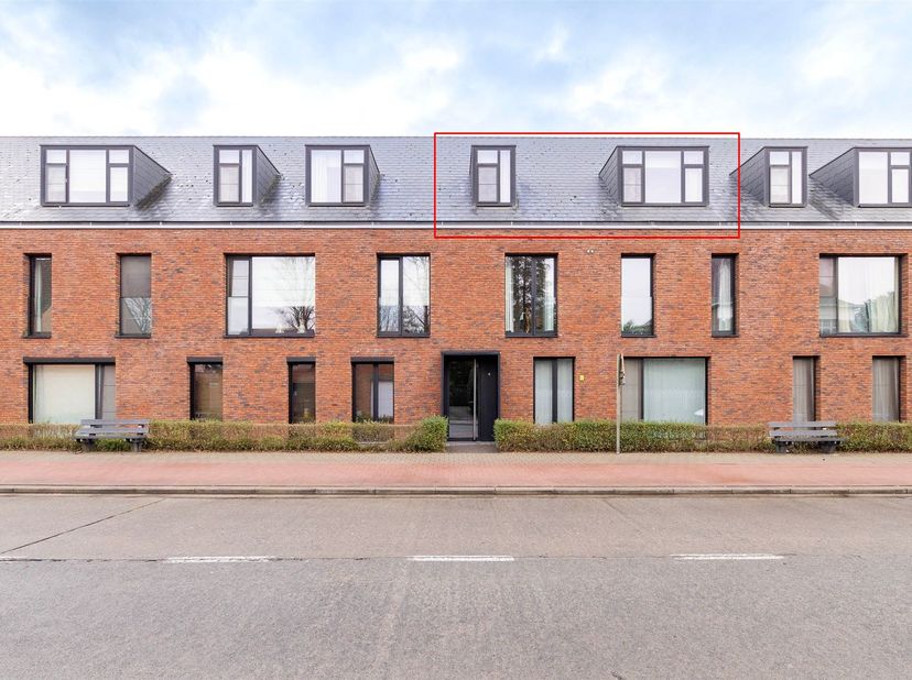 Recent en energiezuinig appartement met 2 slaapkamers, terras en parking te centrum Berlaar! <br />
<br />
<br />
Dit appartement is gunstig gelege