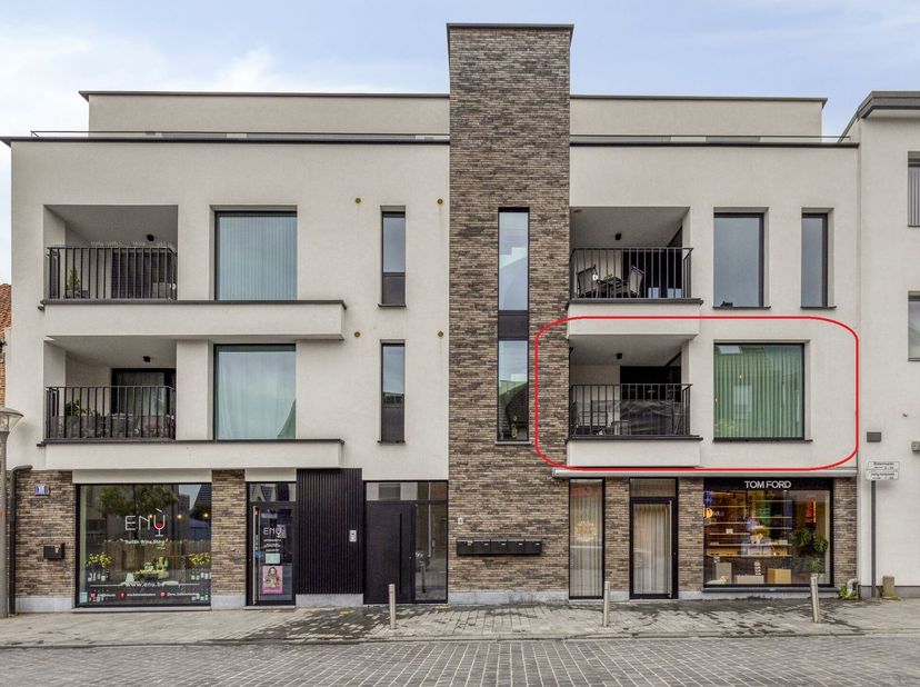 RECENT, ENERGIEZUINIG APPARTEMENT MET 2 SLAAPKAMERS, TERRAS EN BUITEN-AUTOSTAANPLAATS<br />
 Gelegen op de 1ste verdieping (met lift) in een kleinsch