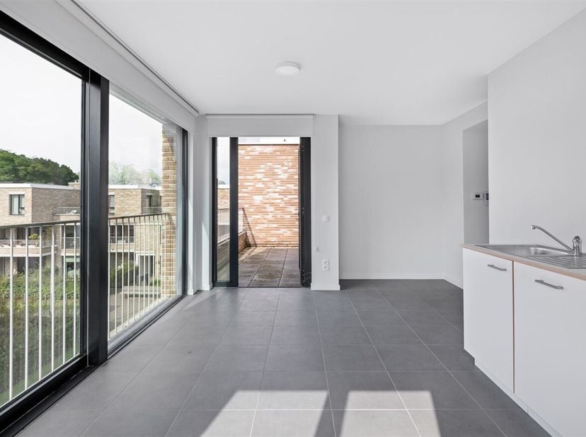 Luxueuze assistentiewoning (56,5m²) met 1 slaapkamer, ruim terras, scooterstaanplaats en berging op toplocatie te Kontich!<br />
Beschrijving: Deze as
