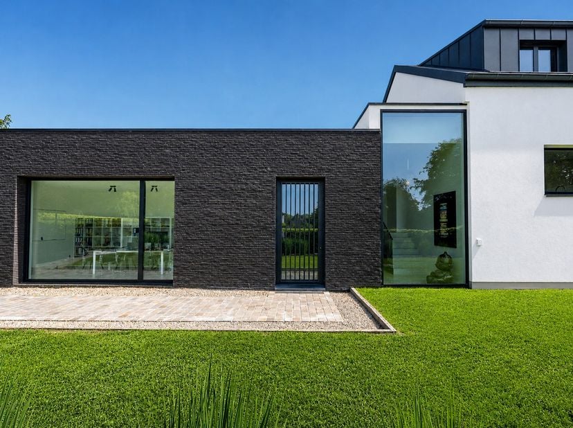 Wijk Grote Hut, aan het einde van een doodlopende straat en een privéoprit, in een rustige en bewaarde omgeving omzoomd door velden, biedt deze pracht