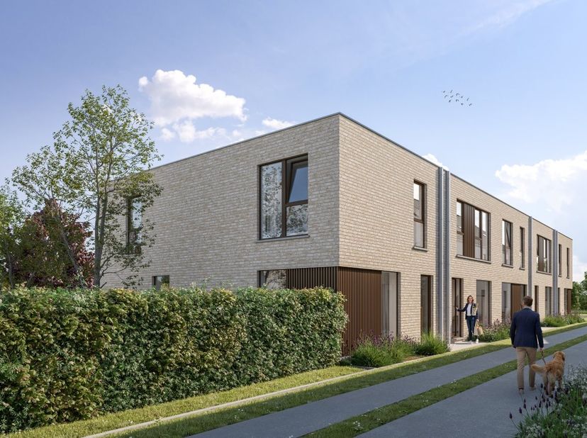 Deze energieneutrale (E-peil = -4) nieuwbouwwoning op een ruim perceel van 315 m² is gelegen in een nieuwe straat zonder doorgaand verkeer en kijkt ui