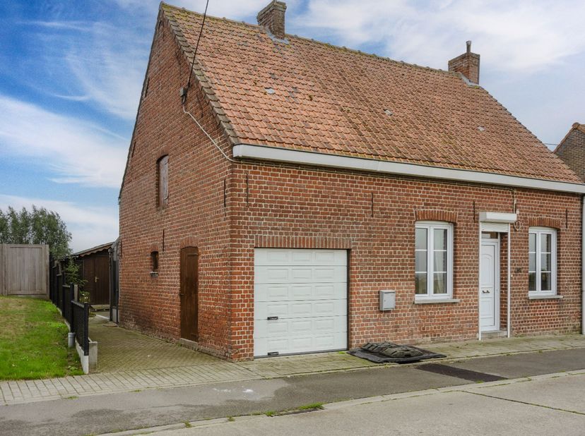 Huis te koop in Amersveldestraat 143,
                    8610 Handzame