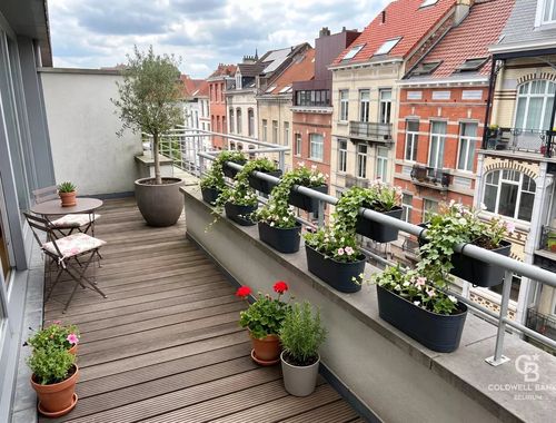                                         Penthouse te huur in Elsene, € 2.220
