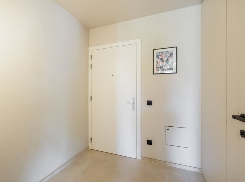 RUIM, HOOGWAARDIG INGERICHT LUXE-APPARTEMENT (127 M2) MET 1 SLAAPKAMER EN KNAP TERRAS TE ZONHOVEN<br />
We vinden dit gloednieuw appartement terug op