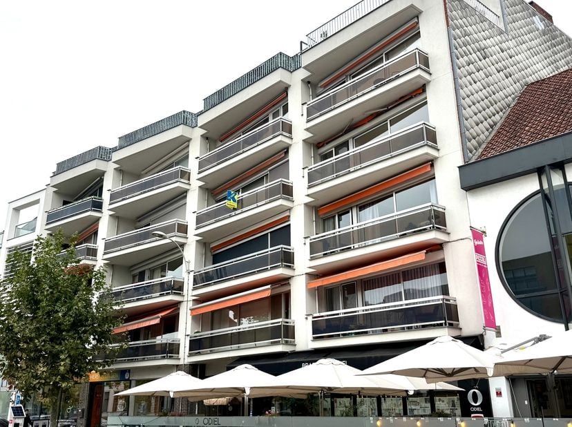 Appartement te koop in Markt 71 bus 8,
                    9800 Deinze