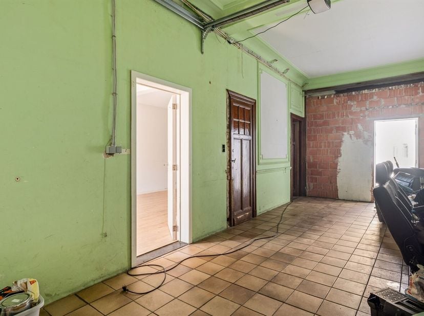 Ruime gezinswoning (±223 m²) op topligging in Deurne!<br />
Deze uitzonderlijk ruime woning is gelegen in de rustige en gegeerde Joos van den Steenele