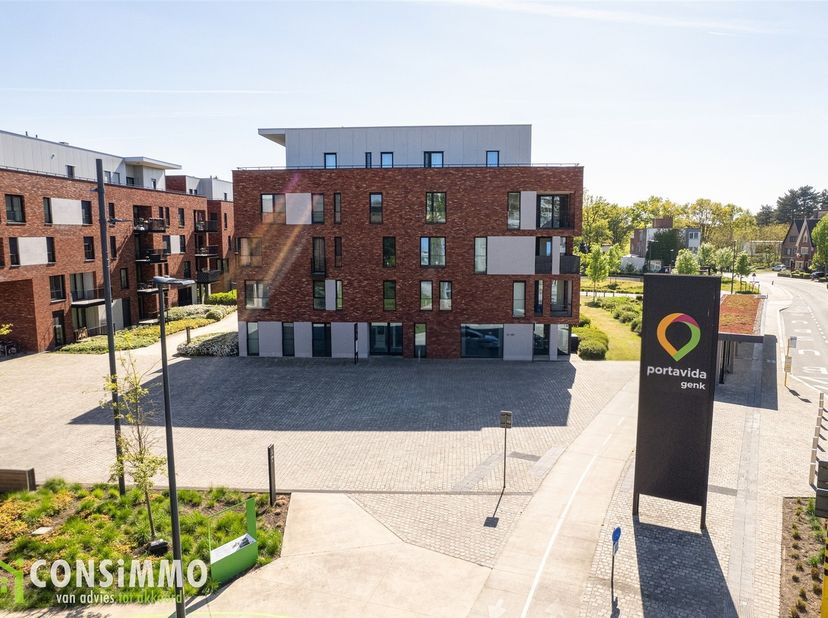 Bent u op zoek naar een recent, instapklaar appartement op een absolute topligging in Genk? Dit exclusieve appartement op de Portavida Campus combinee