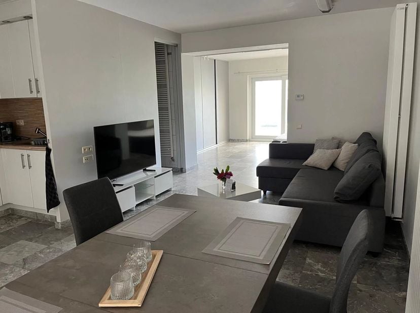 Deze aangename studio van 77 m² ligt in het rustige Heers. De woning is volledig uitgerust om te voldoen aan de woonbehoeften. Dankzij de grote raampa