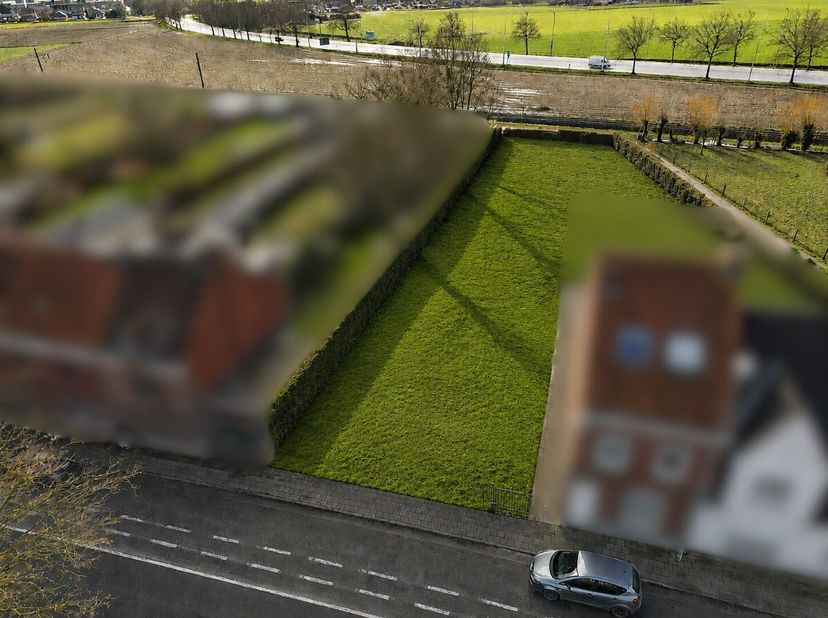 Te koop: projectgrond met te slopen woning in Vlamertinge Perceeloppervlakte: 1.193 m² Mogelijkheden Perceel van 1.193 m², gelegen in woongebied volge