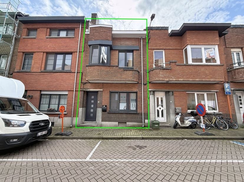Leuke starters- of investeringswoning te Tienen, Sint-Martinusstraat 7, oppervlakte 70 ca.<br />
<br />
Deze woning werd doorheen de jaren goed onde
