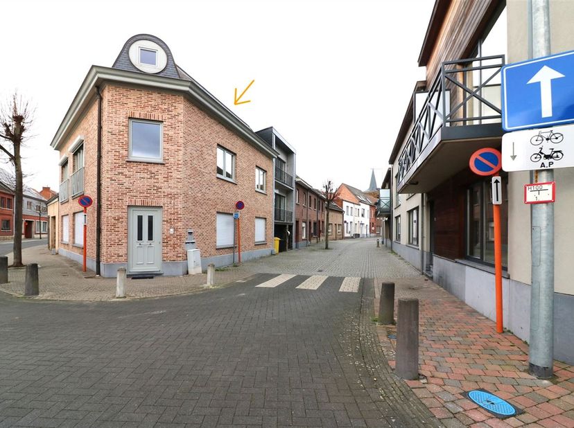 Duplex situé au calme dans une petite résidence (sans ascenseur) avec garage, au centre de Zichem, point de départ idéal pour divers sentiers de rando