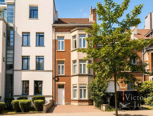                                         Appartement te koop in Ukkel, € 425.000
