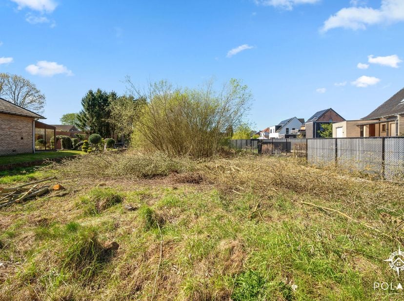 Twee percelen bouwgrond te koop voor het realiseren van een tweewoonst, met een oppervlakte van 4 are 10 ca voor lot 1 en 3 are 65 ca voor lot 2. Beid
