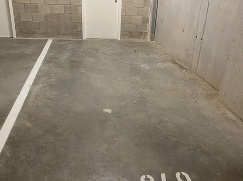 <br />
<br />
Ondergrondse parkeerplaats te huur in de ondergrondse parking van Residentie Refuga in Hasselt.<br />
<br />
Residentie Refuga is een va