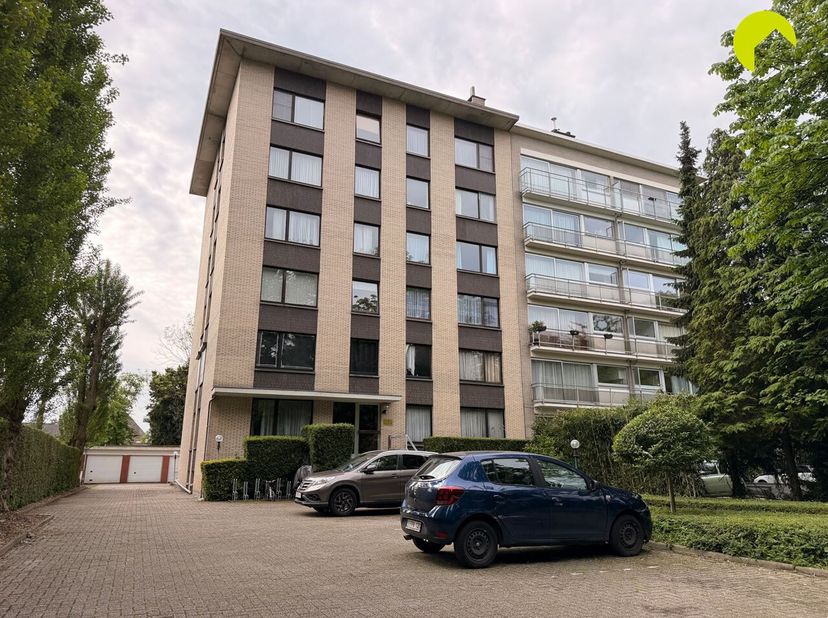 Cet appartement lumineux de 3 chambres à coucher se trouve au 5ème étage d'un immeuble calme.<br />
Proche des voies d'accès, des transports publics,