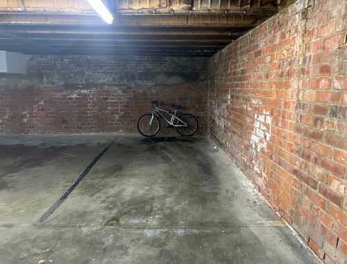                                         Garage à vendre à Uccle, € 19.900
