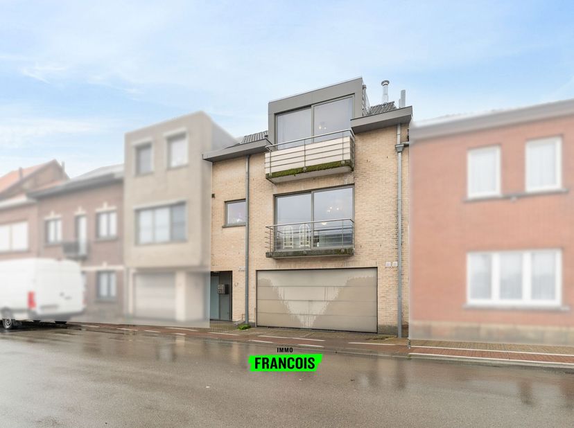 Vous recherchez un investissement intéressant à vendre à Dilbeek ? Cet immeuble de rapport soigné combine une forte valeur locative avec un emplacemen