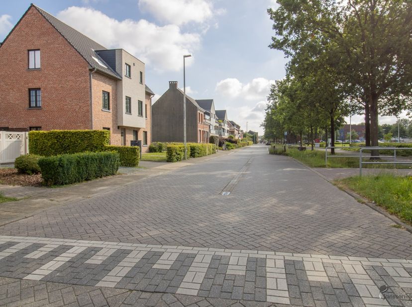 Bouwgrond van 360 m² voor halfopen bebouwing te St. Antonius. <br />
<br />
Bouwgrond voor een traditionele HOB met <br />
<br />
Voorschriften: <