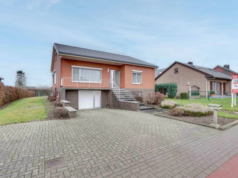 In een aangename omgeving in Wellen bevindt zich deze woning met een solide basis en tal van mogelijkheden. Dankzij de ruime en logische indeling is z