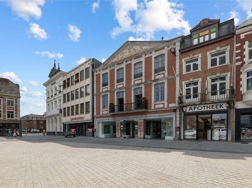 Heeft u altijd al gedroomd van een eigen handelsruimte middenin het hartje van Sint-Truiden? Dan is dit zoekertje zeker het bekijken waard. <br />
Op