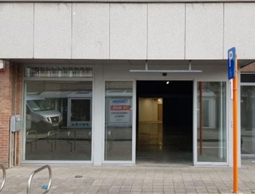                                        Handelsgelijkvloers te huur in Lommel, € 1.700
