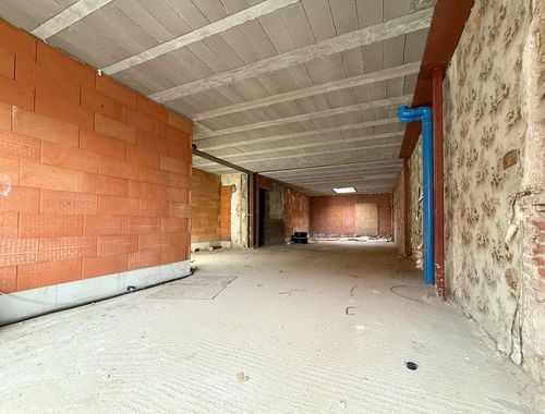                                         Handelszaak te huur in Oppuurs, € 950
