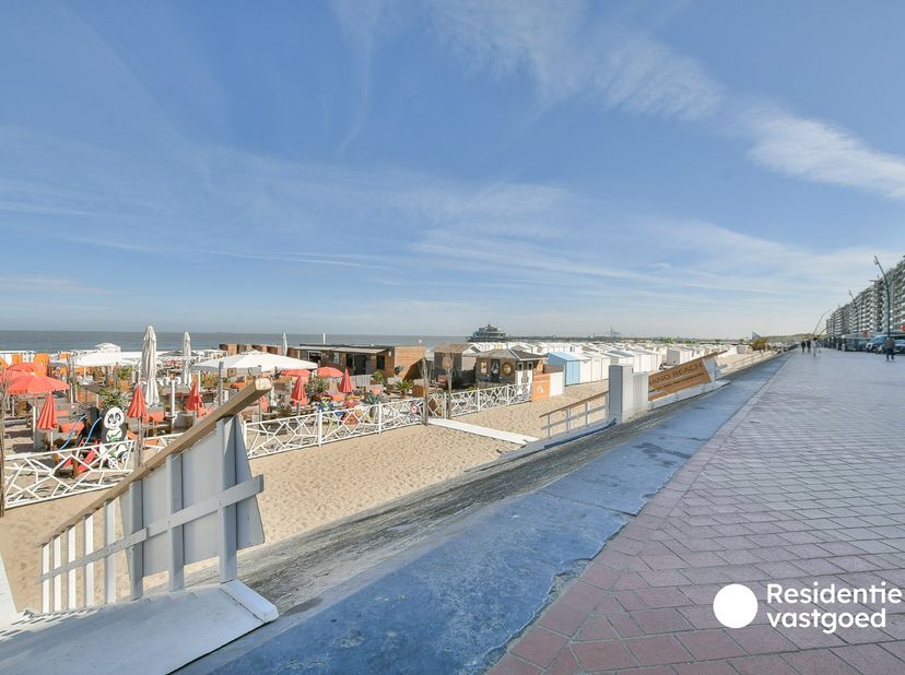 Goed gelegen handelspand met visibiliteit vanop de Zeedijk te Blankenberge! Centraal gelegen in de befaamde winkelgalerij 'Excelsior' rondom tal van a