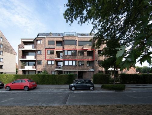                                         Appartement à louer à Sint-Pieters, € 900

