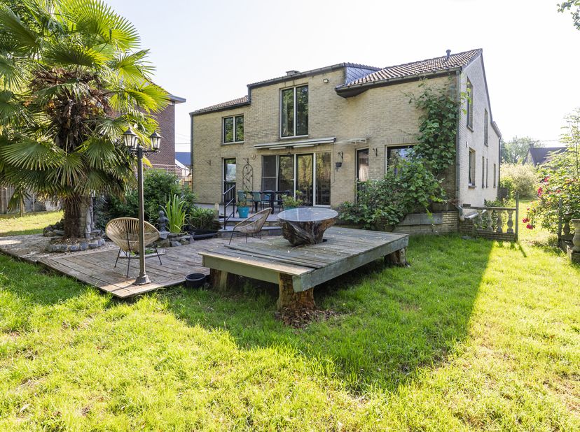 *** EN ATTENTE DE SIGNATURE DU COMPROMIS ***  Tubize (Clabecq) - Maison récente 4 façades de 4 chambres avec studio 1ch. indépendant d'une surface tot