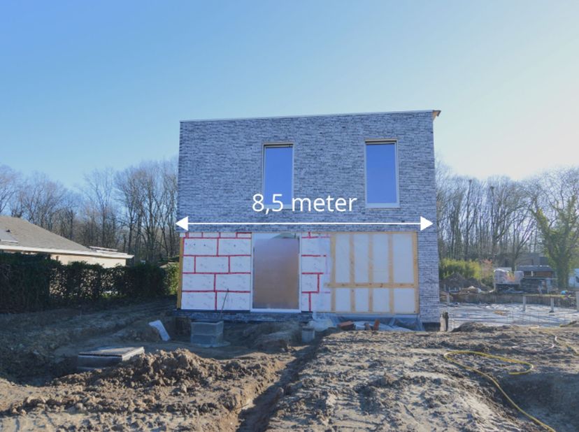 Nieuwbouw half open bebouwing rustig gelegen in Kampenhout.<br />
<br />
Ontdek deze nieuwbouw gezinswoning op ruim perceel grond van 12are 11ca&amp;nbsp;
