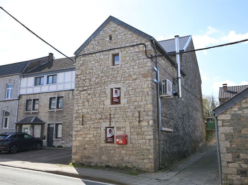 Harzé (Aywaille) - Au coeur du village (et à proximité du château), charmante maison (gîte) rénovée. Elle comporte un séjour-cuisine, 2 chambres, sall