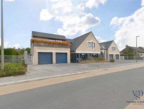                                         Kantoor te koop in Ouwegem, € 890.000
