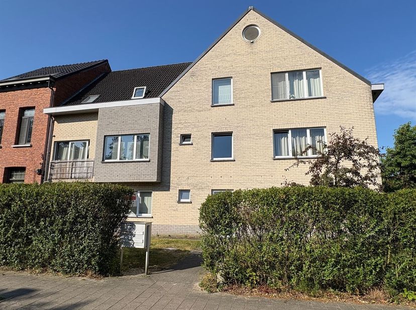 Appartement de 2 chambres au rez-de-chaussée avec jardin<br />
Situation : <br />
L'appartement est situé à Ekeren, à quelques minutes à pied de diver