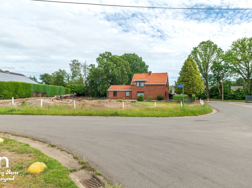 Terrain à vendre
                    à 3581 Beverlo