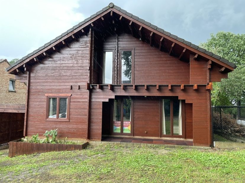 Op zoek naar rust, natuur en privacy, maar wil je toch vlot bereikbaar wonen?<br />
Dan is deze instapklare woning in De Kaaskorf in Houwaart (Tielt-W