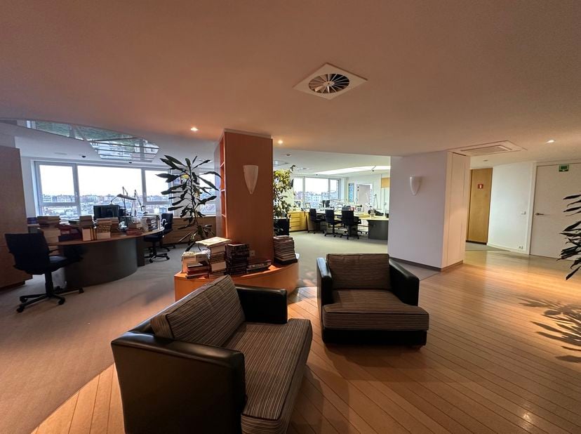 Prestigieus kantoor op toplocatie – Hoveniersstraat 53, 2018 Antwerpen<br />
Op een absolute toplocatie in Antwerpen, in de gekende Hoveniersstraat, b