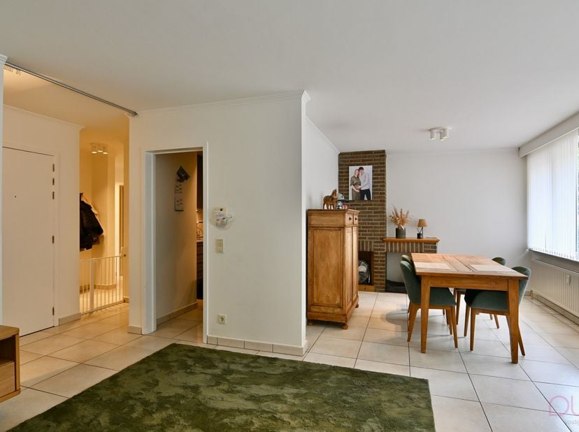 Dit instapklaar appartement, INCLUSIEF garagebox en kelderberging,&amp;nbsp; ligt op zeer gunstige locatie in residentie "Tichelrij".&amp;nbsp; De ligging van