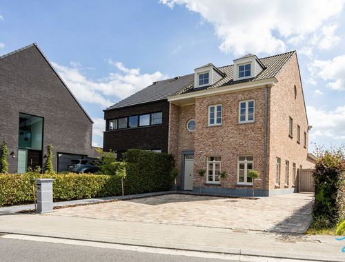                                         Woning te koop in Letterhoutem, € 660.000
