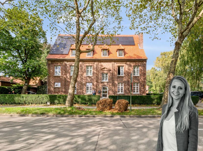 INVESTERINGSPAND TE GENK: Gerenoveerd authentiek gebouw met privéwoning, rendabel logement (19 kamers) + commerciële ruimte (cafe)Dit gerenoveerd en m