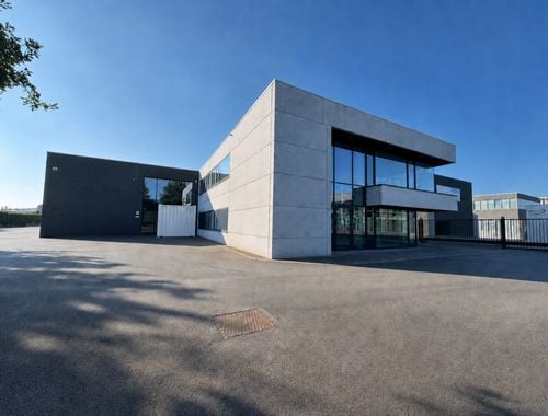                                         Kantoor te huur in Zwevegem, € 8.250
