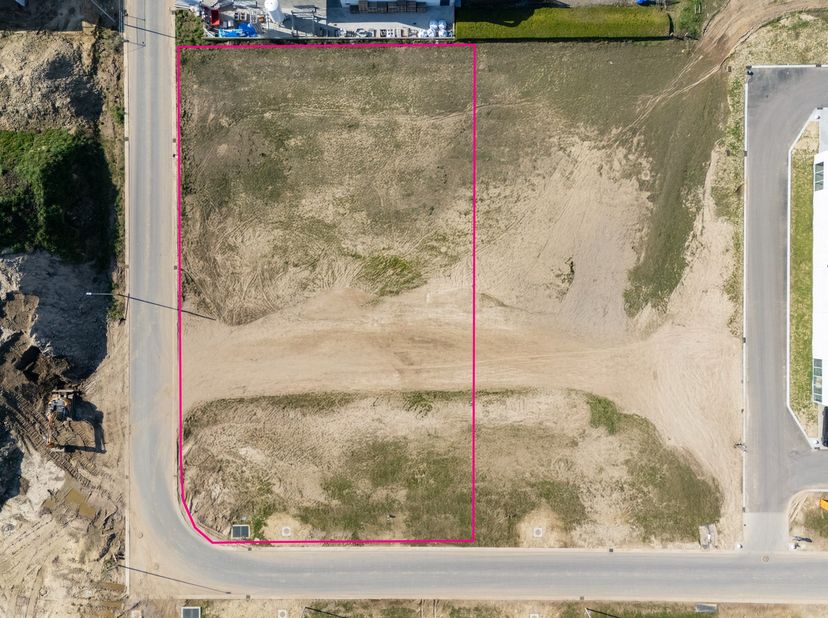 Strategisch gelegen perceel industriegrond van 1.938 m² te koop binnen de nieuwe ontwikkeling ‘THEA’. Het bouwrijpe en genivelleerde terrein grenst aa