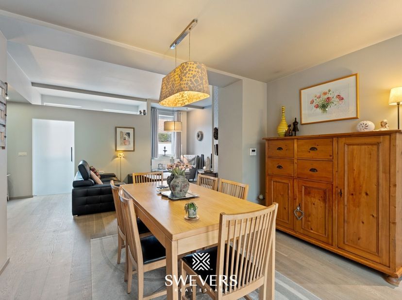 Interesse? Meer informatie op www.SWEVERS.be. - Deze charmante rijwoning in het landelijke Jesseren, aan Jesserenstraat 82, combineert authentieke cha