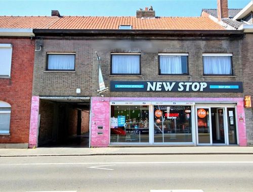                                         Entrepôt avec habitation à vendre à Mouscron, € 559.000
